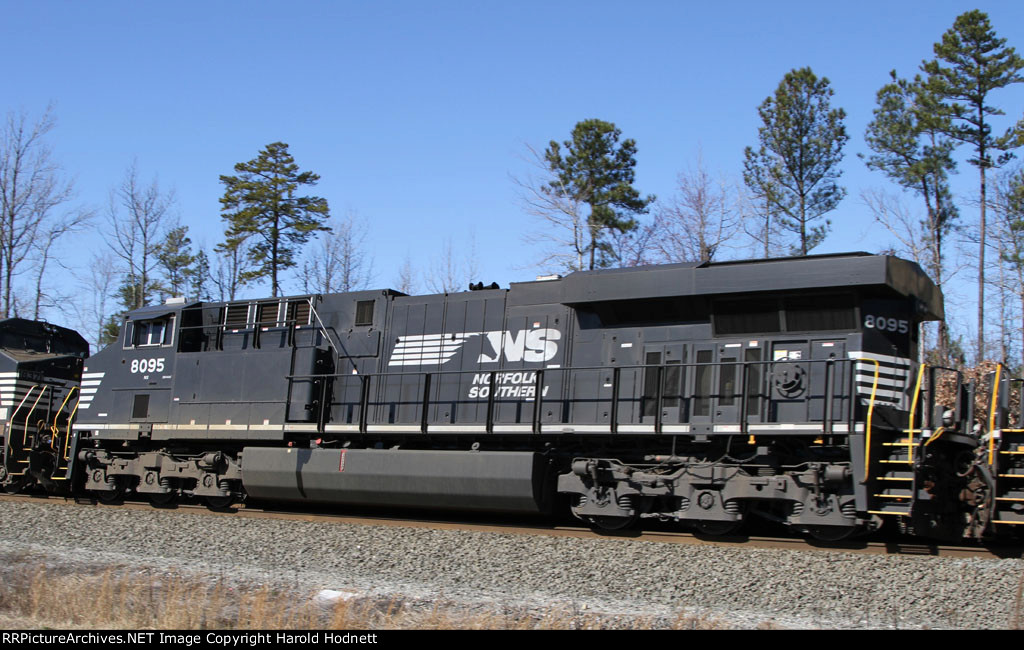 NS 8095